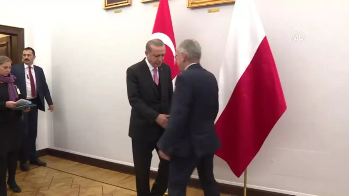 Cumhurbaşkanı Erdoğan, Polonya Parlamentosu Üst Kanadı Senato Başkanı Karczewski\'yi Kabul Etti