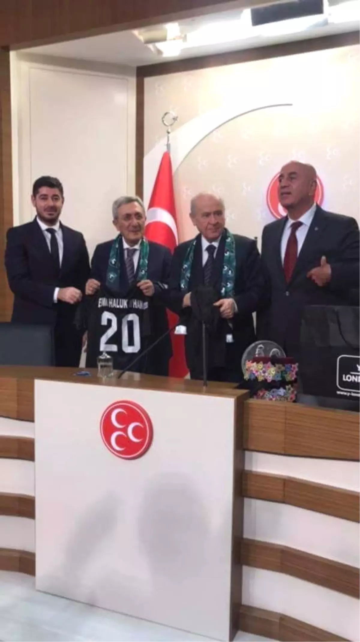 Denizlispor\'dan MHP Genel Başkanı Bahçeli\'ye Ziyaret