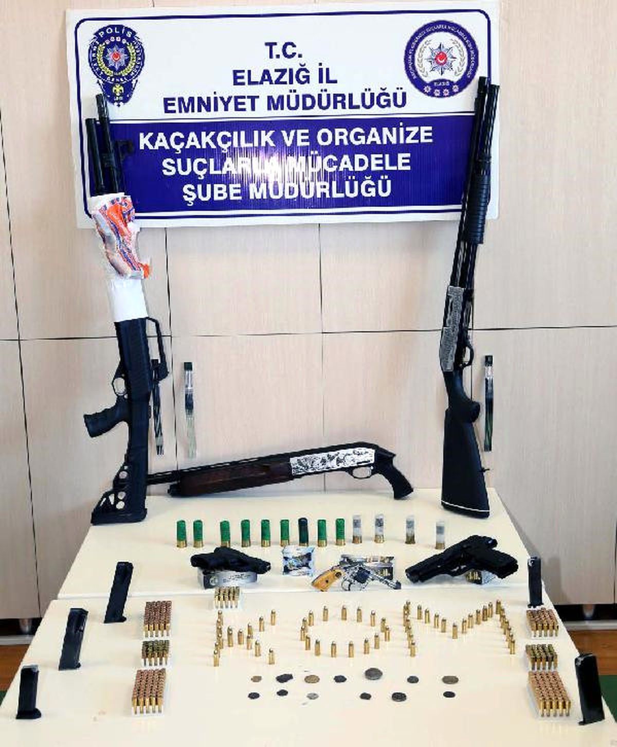Elazığ ve Diyarbakır\'da Silah Kaçakçılığı Operasyonu: 8 Gözaltı