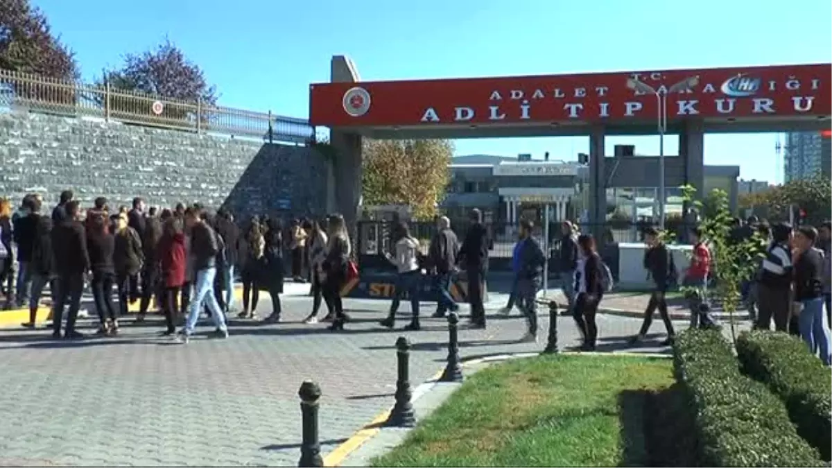 Ezgi Hoca İçin Adli Tıp Önünde Gözyaşları İçinde Helallik Alındı