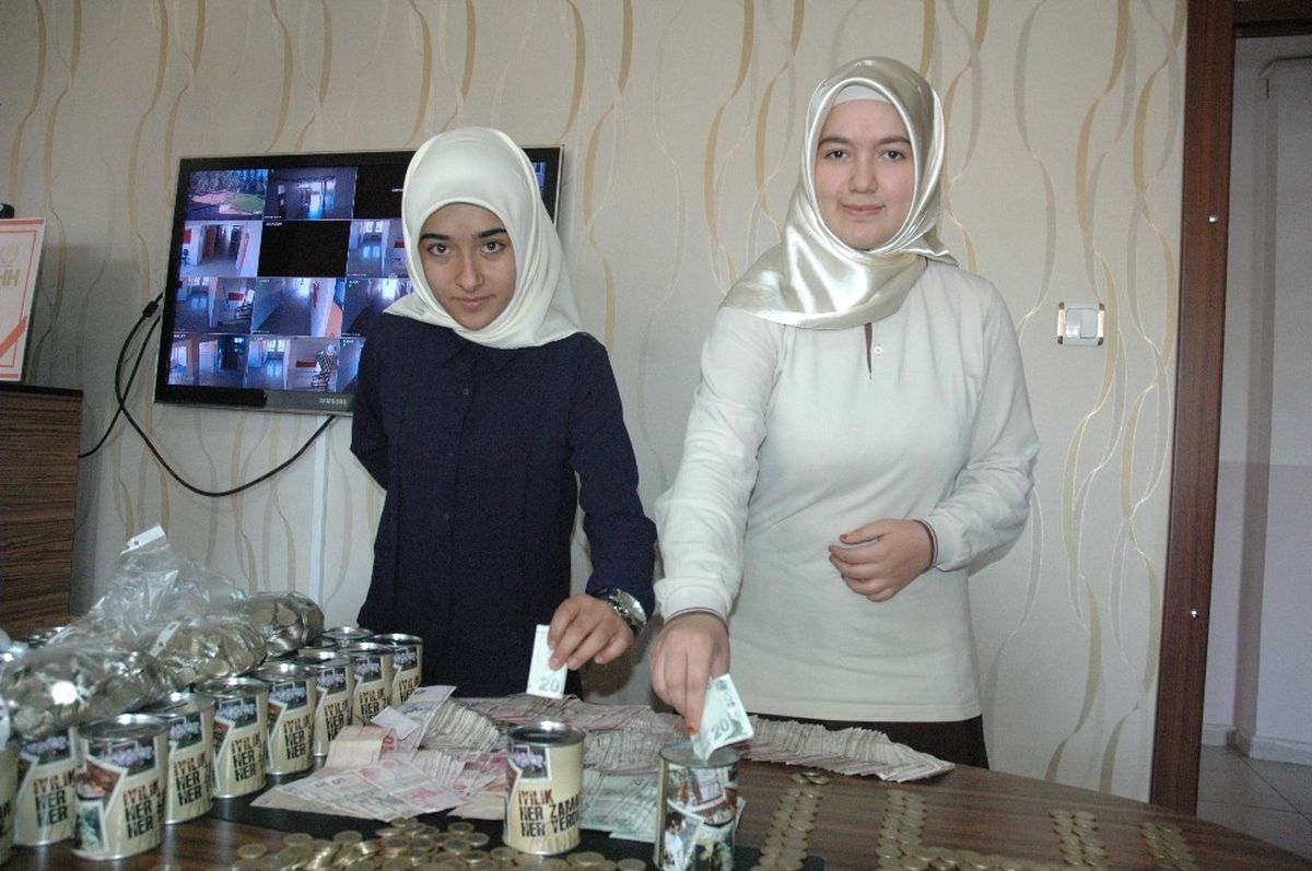 Harçlıklarını Arakan\'a Bağışladılar