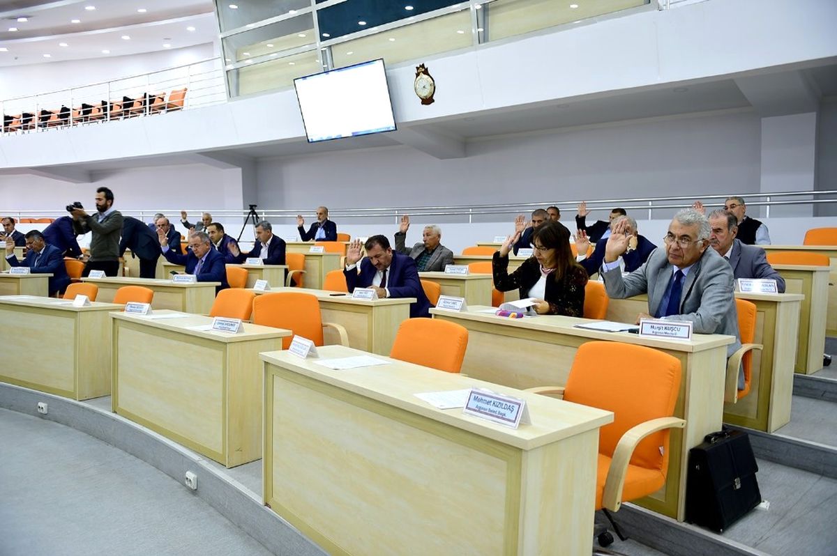 Meclise Mor Reyhan Çayı İkramı