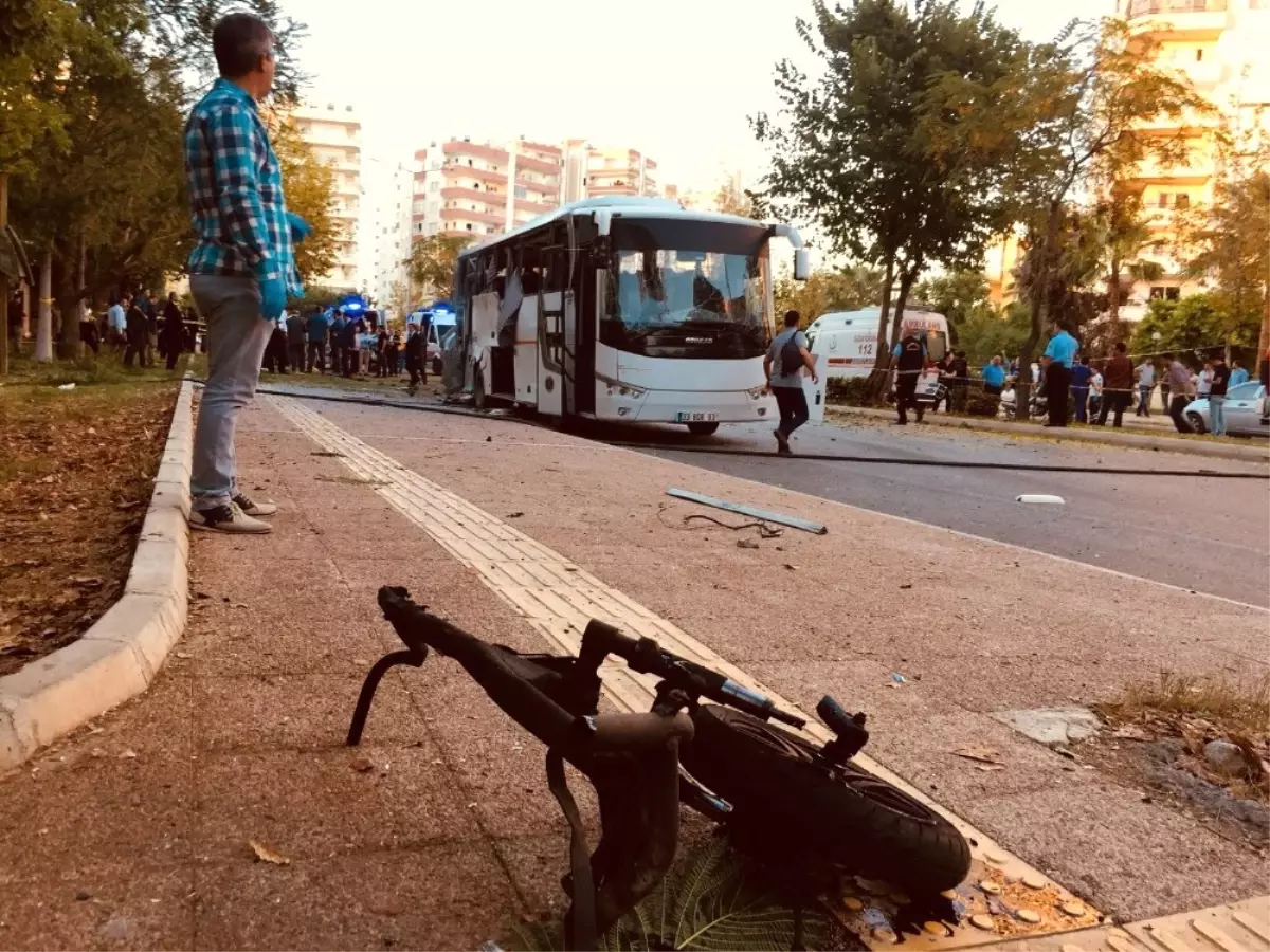 Mersin\'de Polis Servis Aracına Bombalı Saldırı: 12 Yaralı