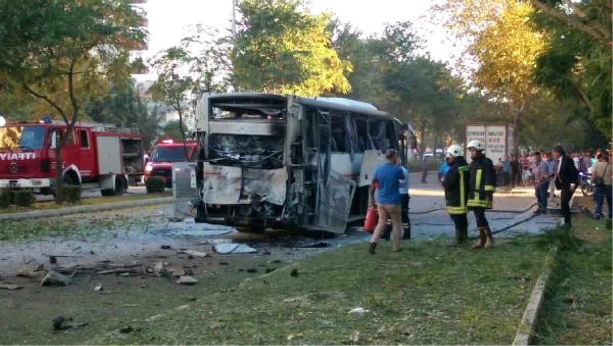 Mersin\'de Polis Servis Aracına Bombalı Saldırı: 12 Polis Yaralandı (2)- Yeniden