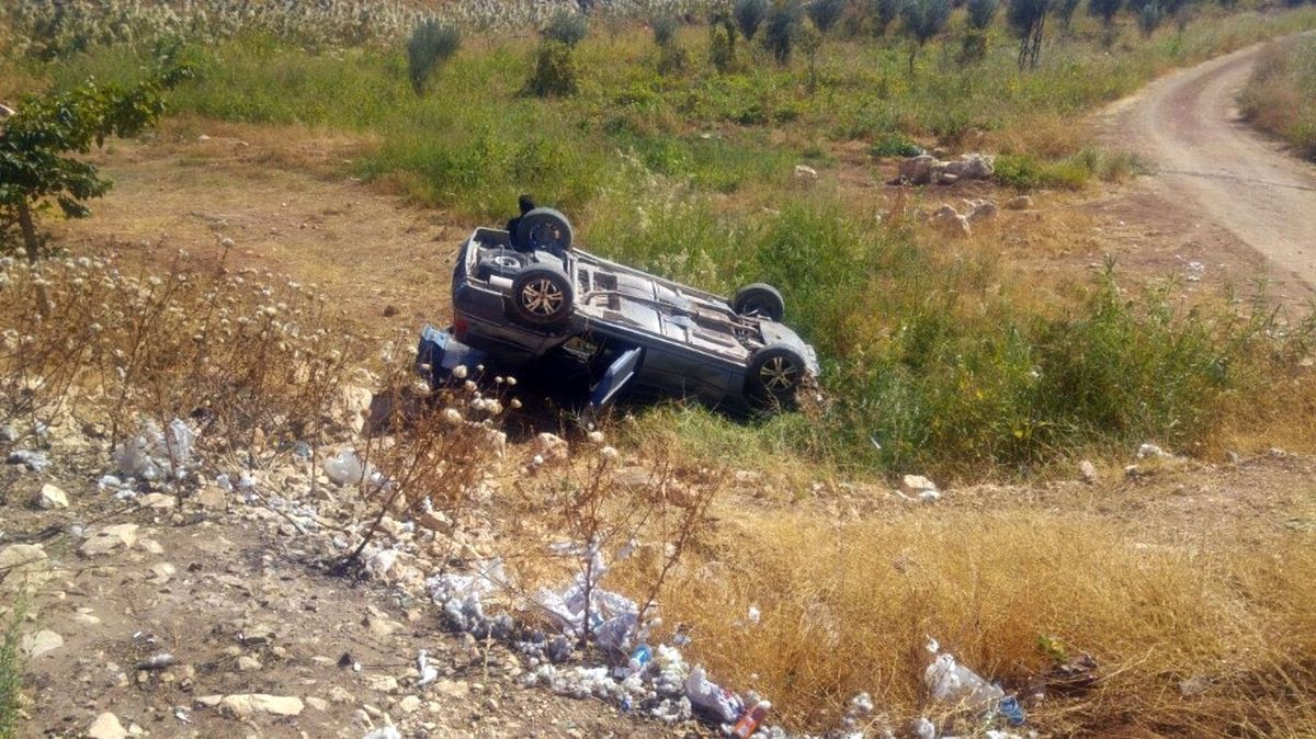 Otomobil Şarampole Devrildi: 3 Yaralı