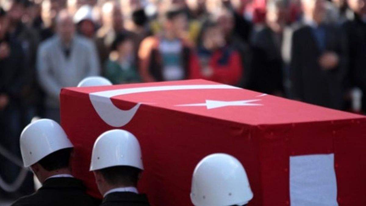 Şehitler İçin Hakkari\'de Tören