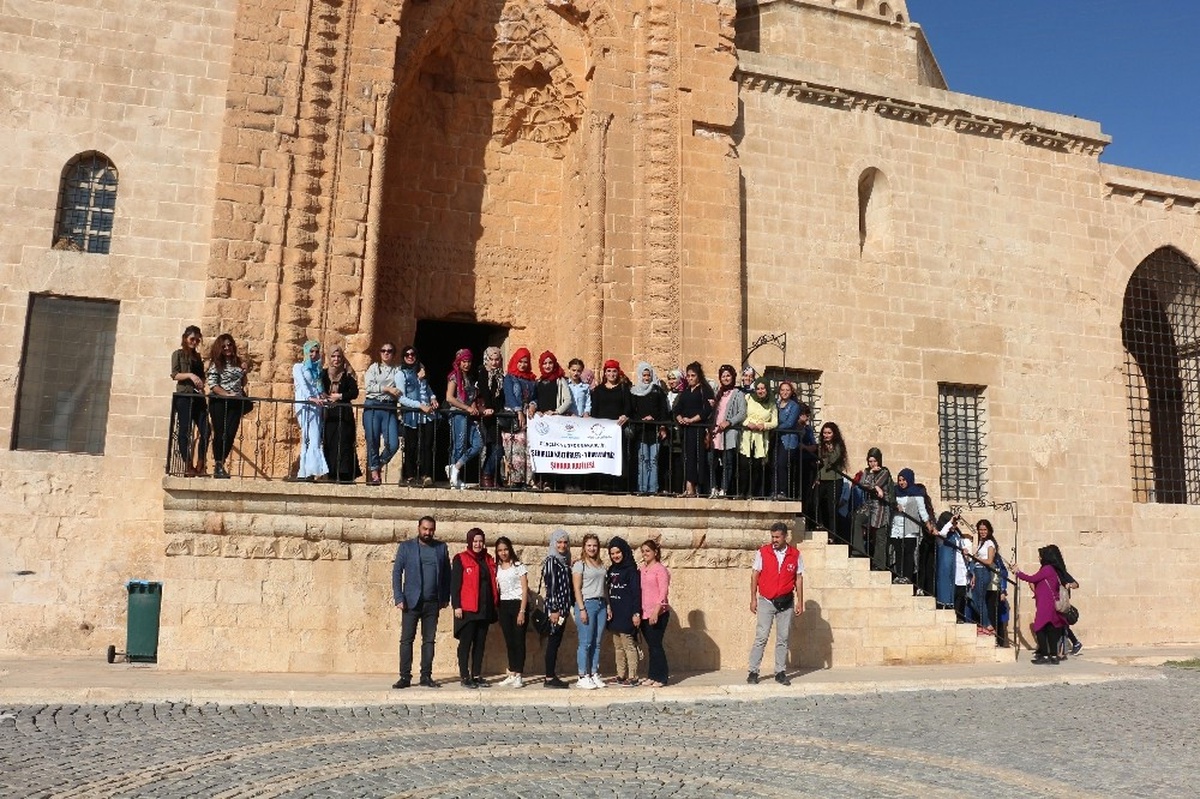 Şırnaklı Gençler, Mardin\'in Tarihi Yerlerini Gezdi