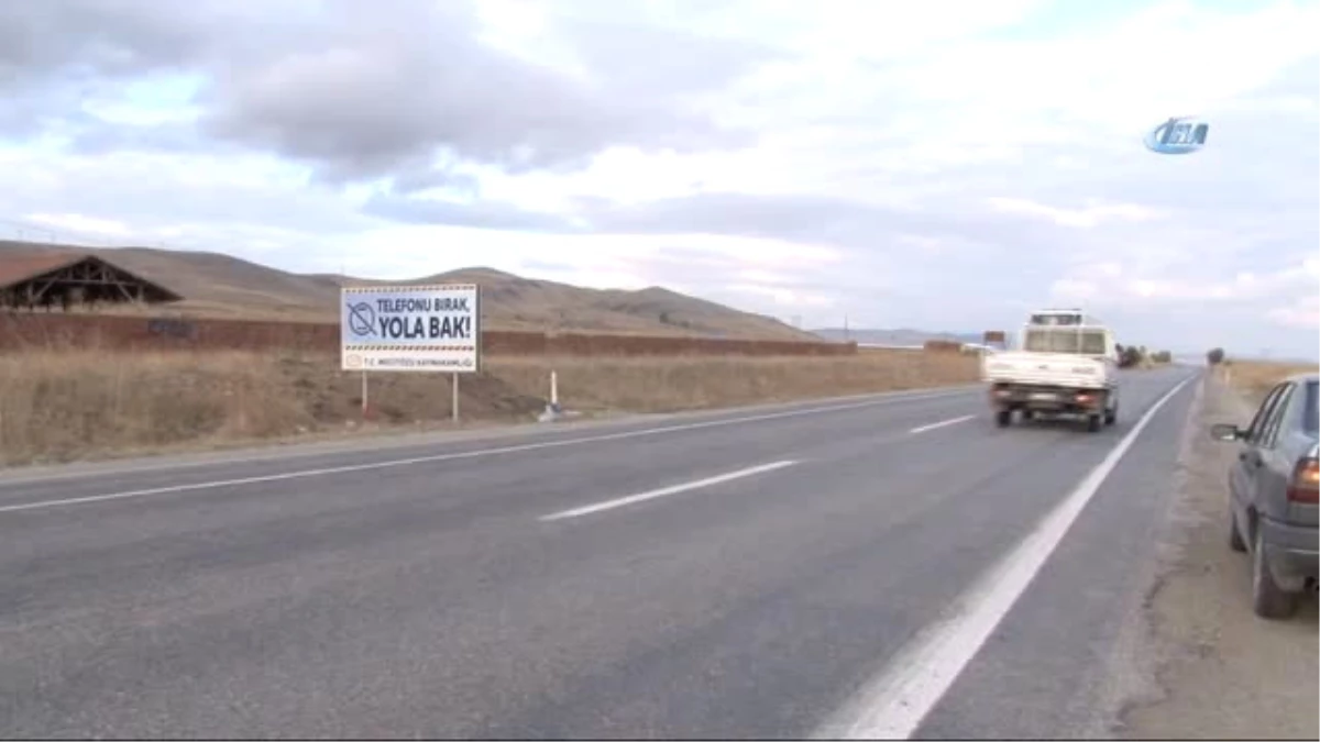 Sürücülere Trafik Kazalarına Karşı Levhalı Uyarı