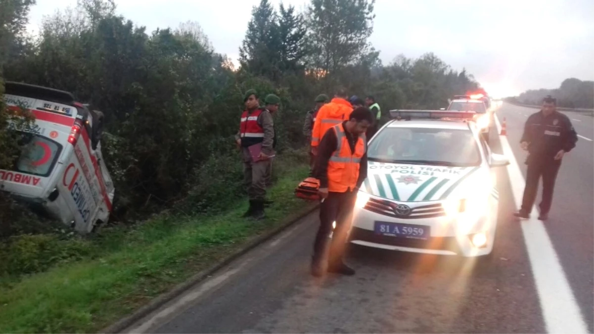 Tem Otoyolunda Ambulans Takla Attı: 2 Yaralı