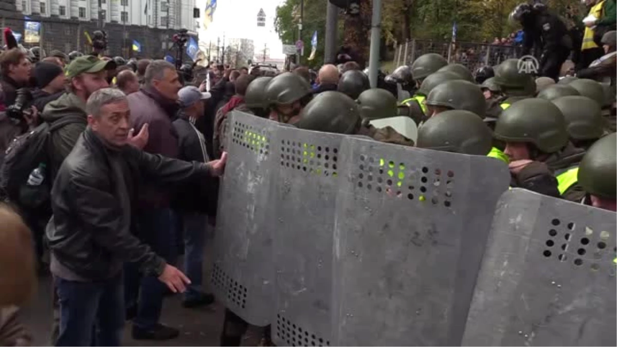 Ukrayna Parlamentosu Önünde Protesto