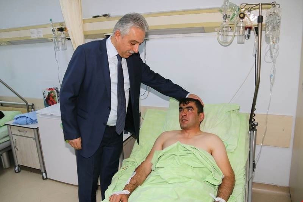 Vali Toprak Yaralı Askerleri Ziyaret Etti