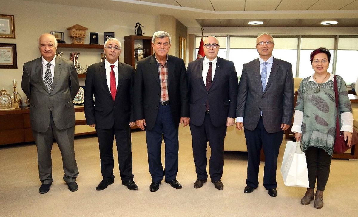 Valilik Korosundan Başkan Karaosmanoğlu\'nu Ziyaret Etti