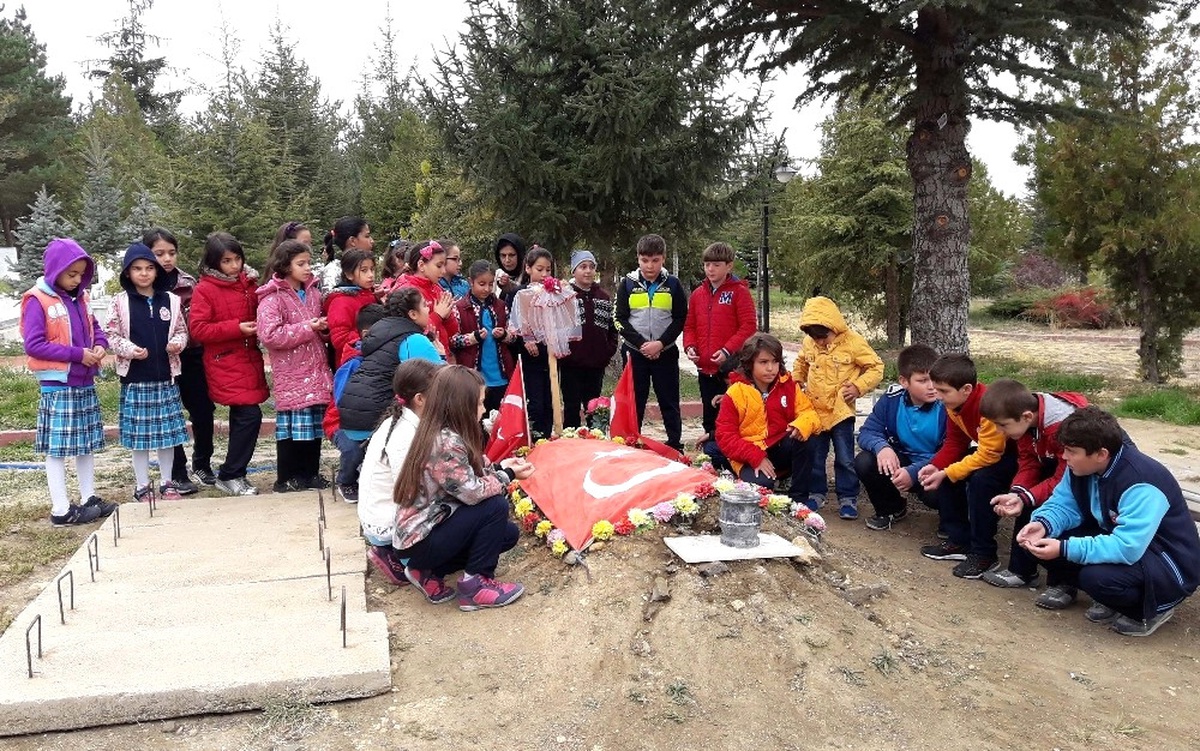 Yozgat\'ta Öğrenciler Şehitliği Ziyaret Etti