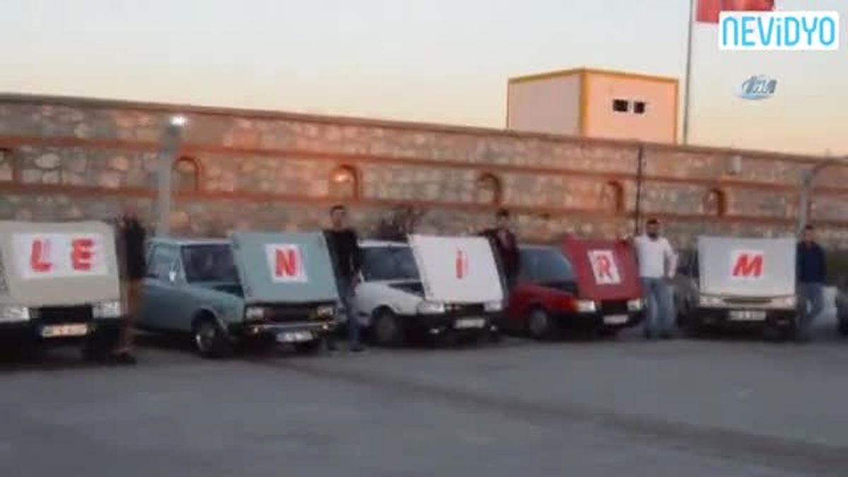 16 Araçla Evlilik Teklifi Yaptı