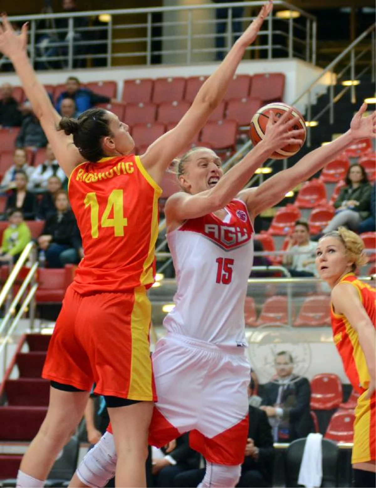 Agü Spor - Sleza Wroclaw: 70 - 72