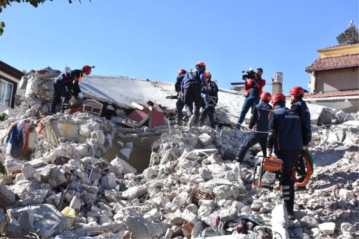 Aksaray\'daki Deprem Tatbikatı Gerçeğini Aratmadı