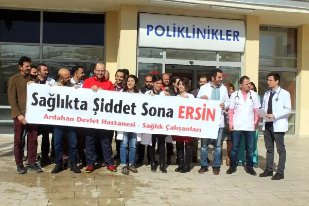 Ardahan\'da Doktora Saldırıya Protesto