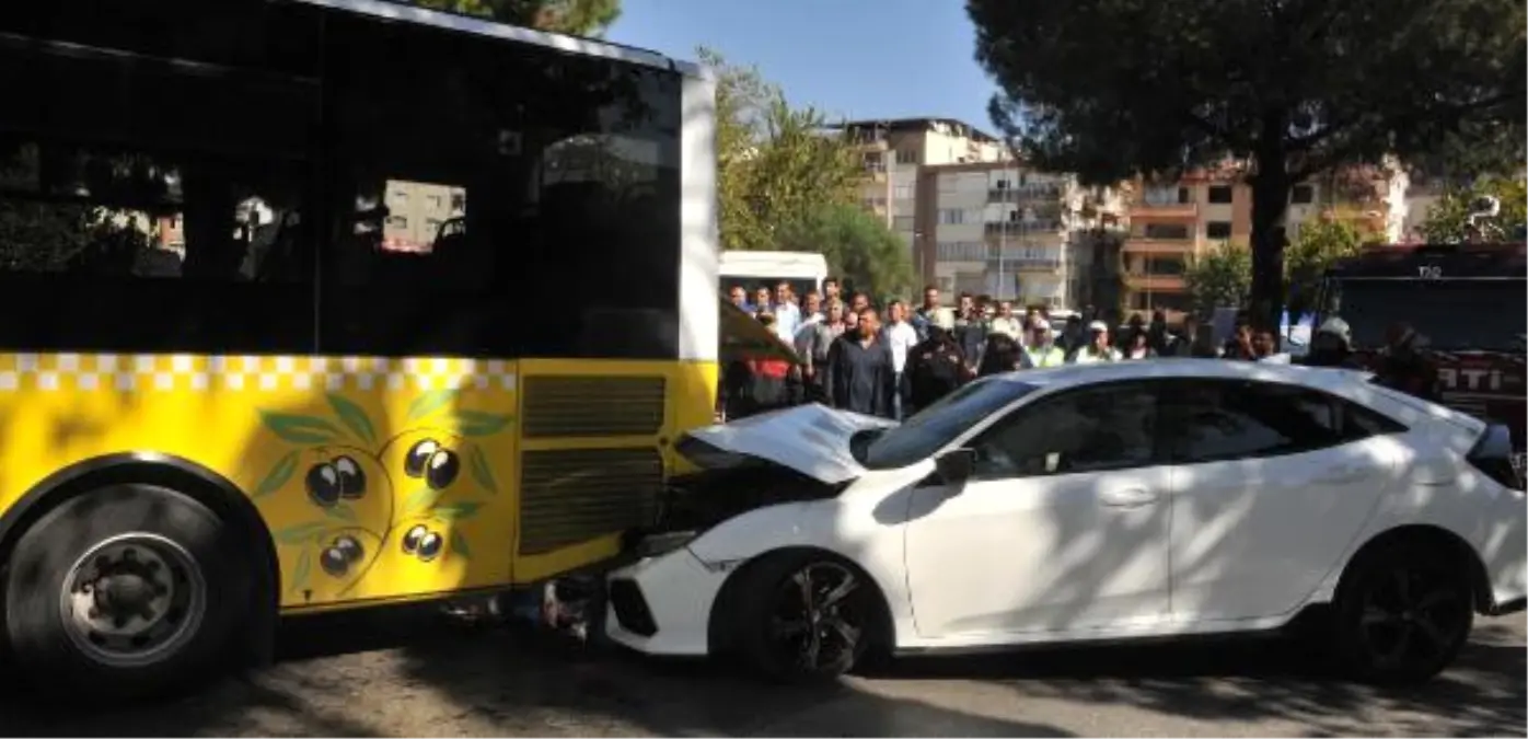 Belediye Otobüsüne Çarpan Otomobildeki 3 Kişi Yaralandı