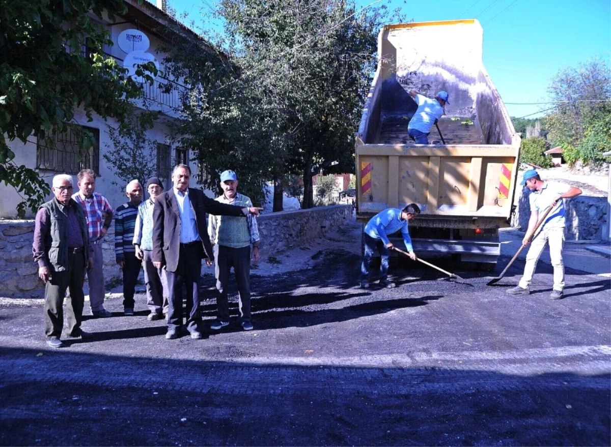 Büyükşehir Kuyucak\'ta Yolları Asfaltlıyor