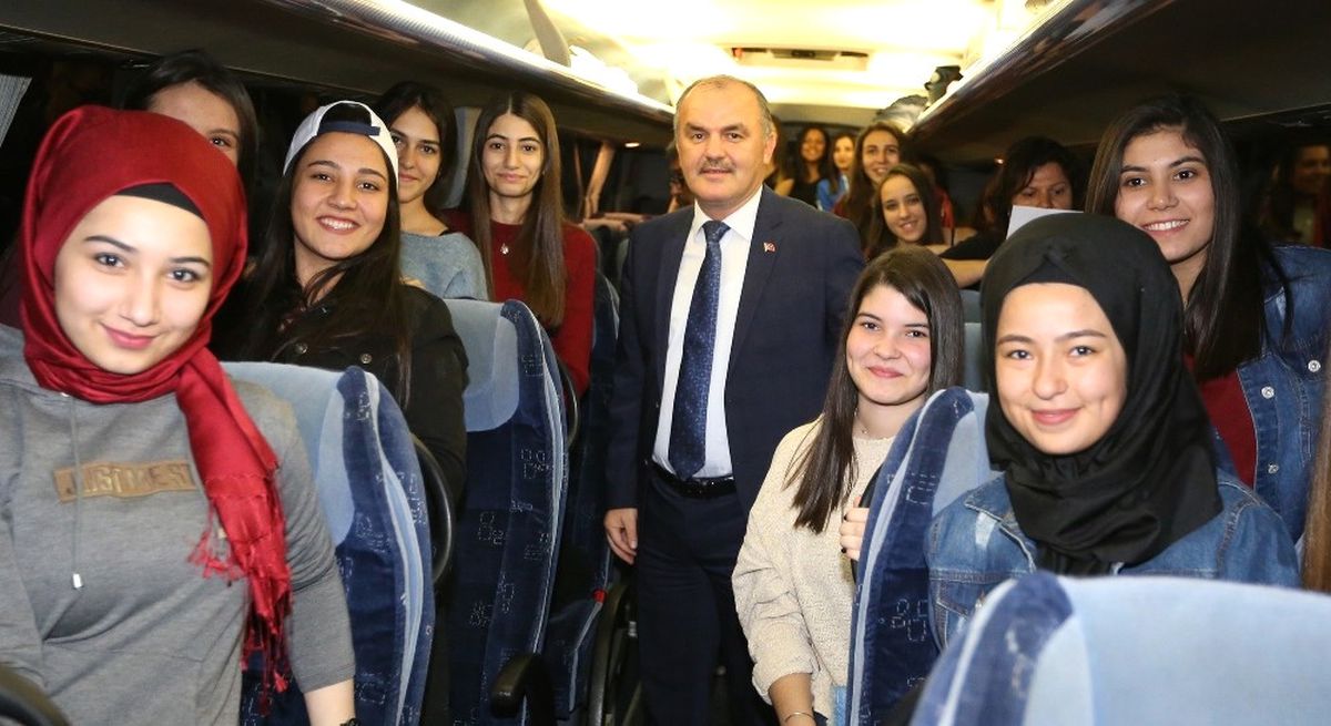 Denizli\'de 11. Sınıf Öğrencilerine İstanbul Gezisi