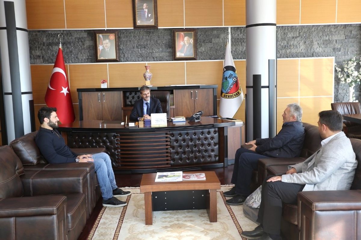 Dünya Şampiyonu Güreşçi Başkan Alemdar\'ı Ziyaret Etti