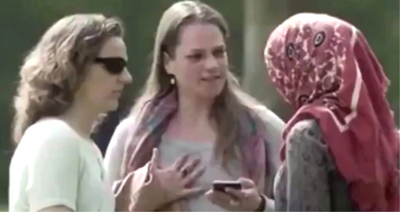 Hollanda\'da Yükselen Irkçılığı Yerle Bir Eden Video! Müslüman Kadına, Nefret Mesajını Çeviremediler
