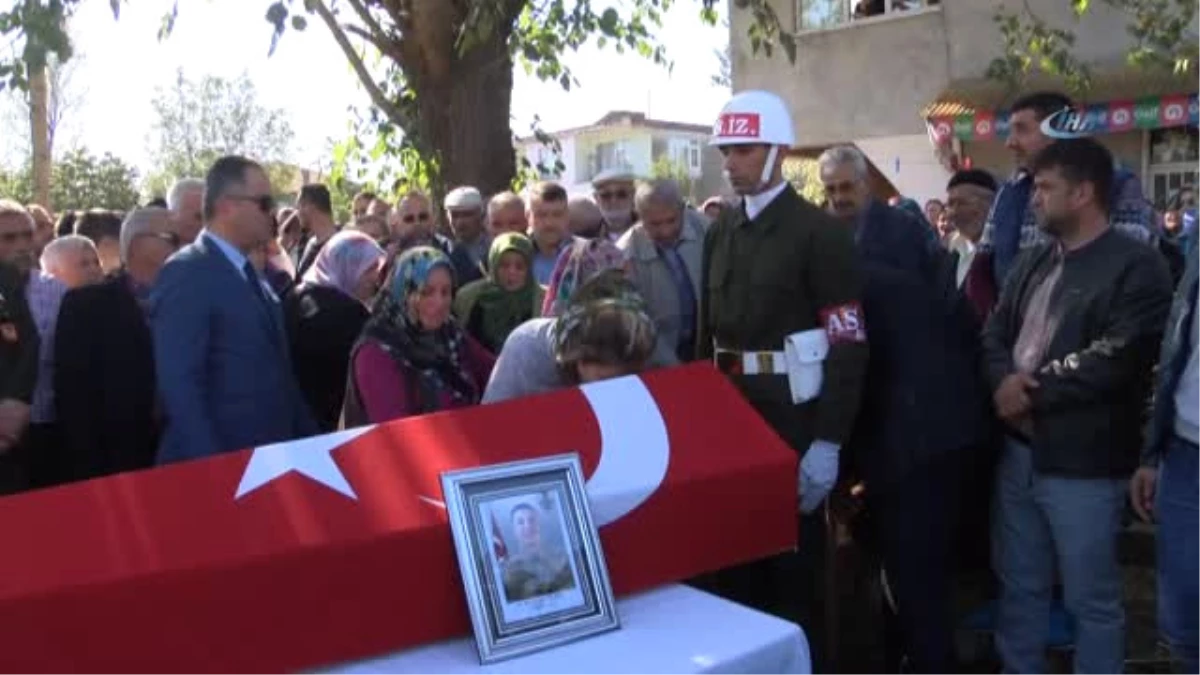 Kalp Krizi Sonucu Hayatını Kaybeden Asker Samsun\'da Toprağa Verildi