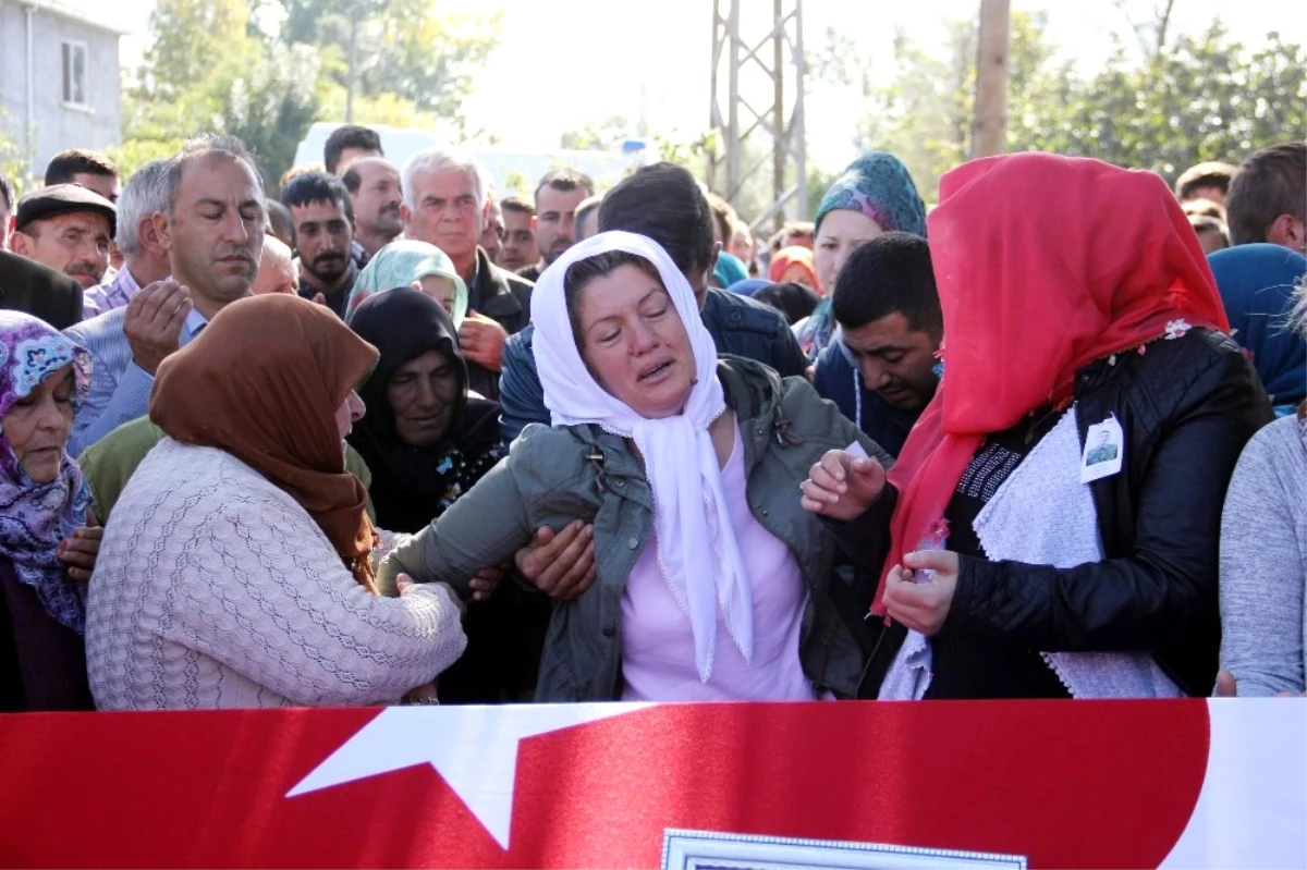 Kalp Krizi Sonucu Ölen Asker Samsun\'da Toprağa Verildi
