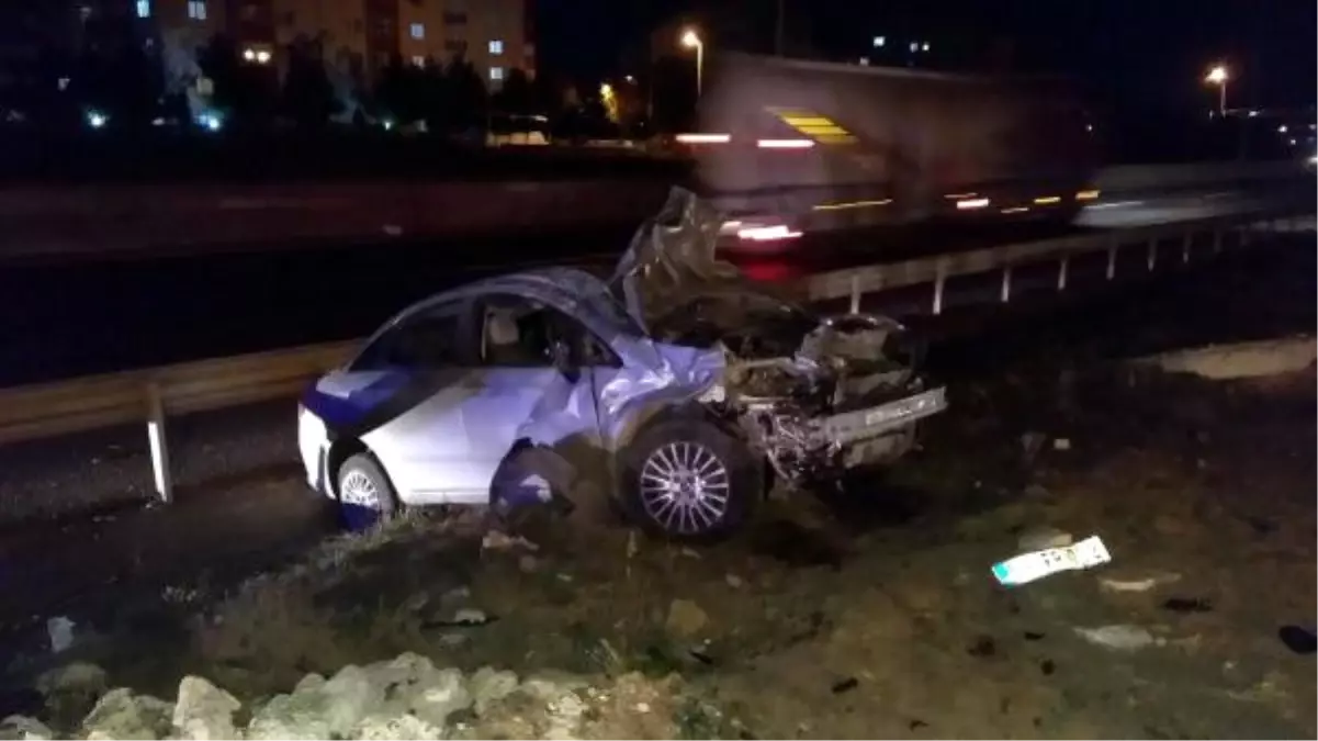 Kaza Yaptığı Otomobili Bırakıp, Kaçtı