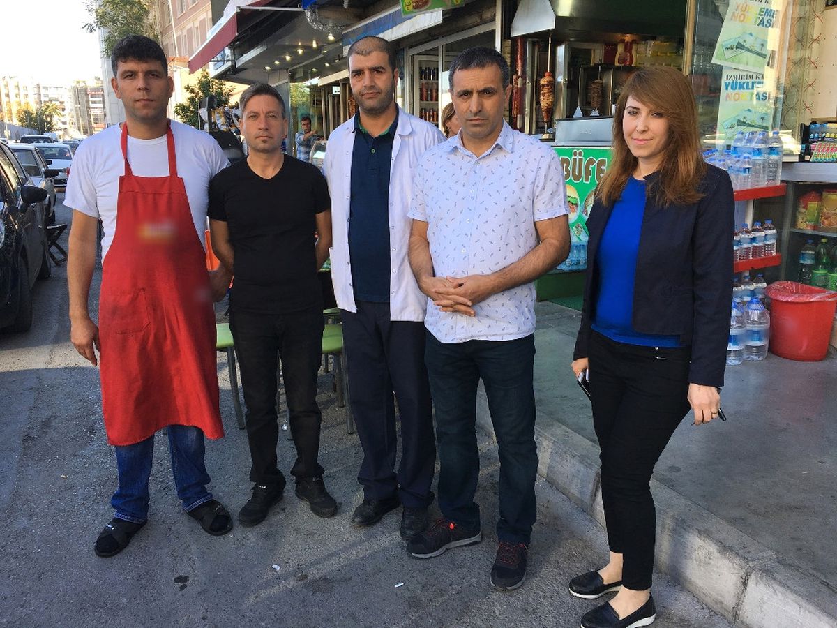 Kimi Dükkanda Yatıyor, Kimi Mallarını Evine Taşıyor