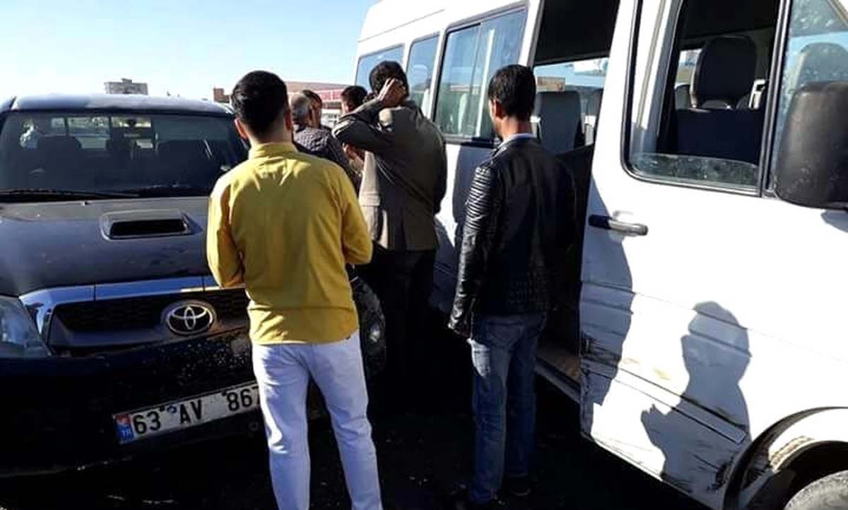 Otomobil, Yolcu Taşıyan Minibüse Çarptı