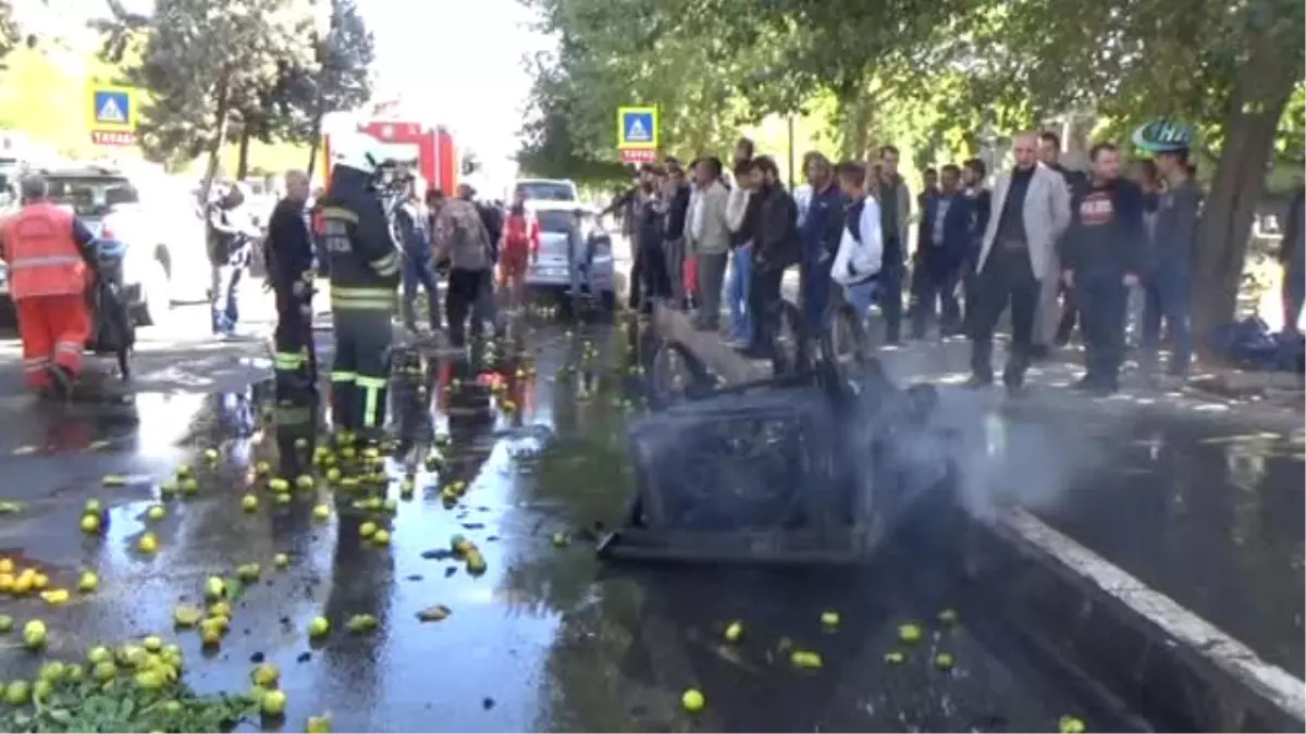 Zabıtaya Kızan Seyyar Satıcı Tezgahını Yaktı