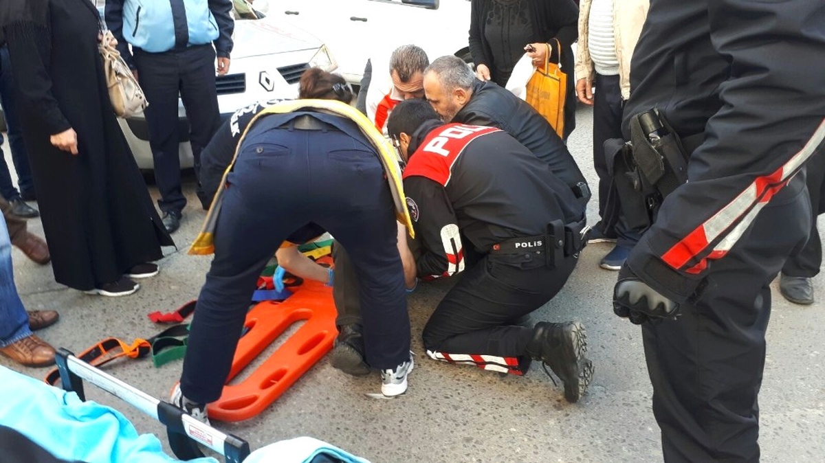 Zonguldak\'ta Otomobil Yayaya Çarptı: 1 Yaralı