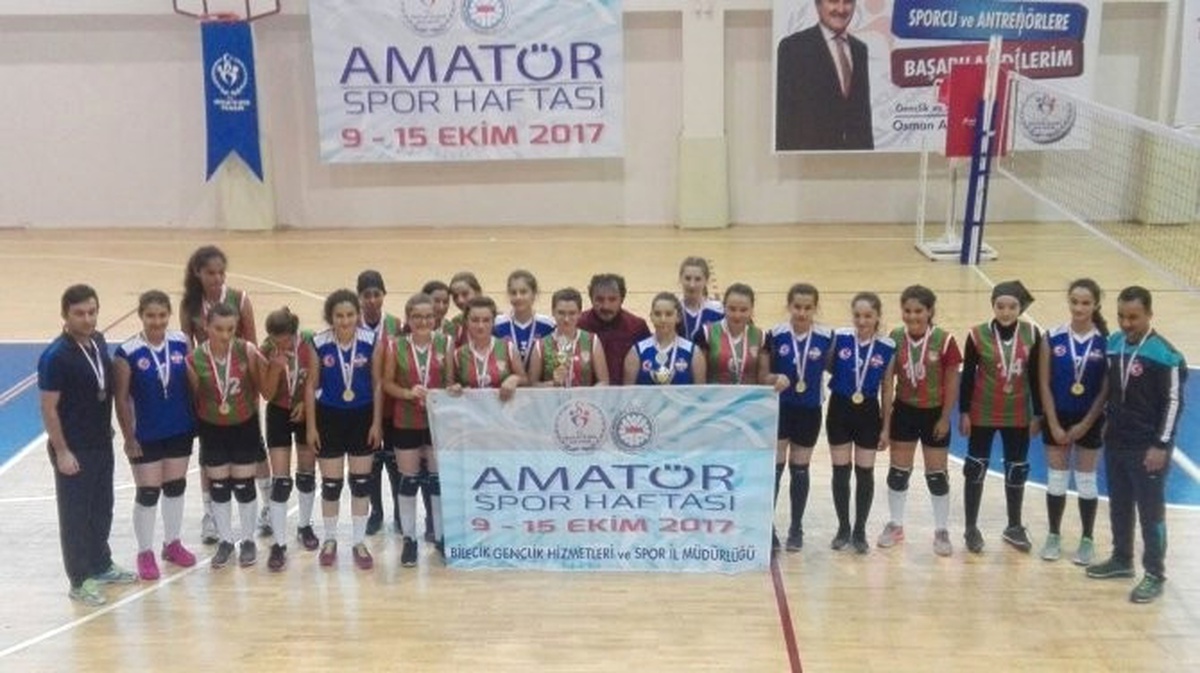 1308 Osmaneli Belediye Spor Kız Voleybol Takımı İkincilik Kupasıyla Döndü