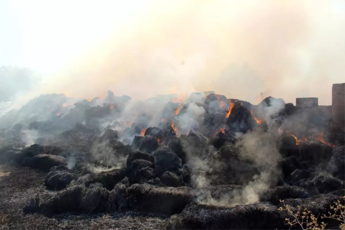 150 Ton Saman Balyası Kül Oldu