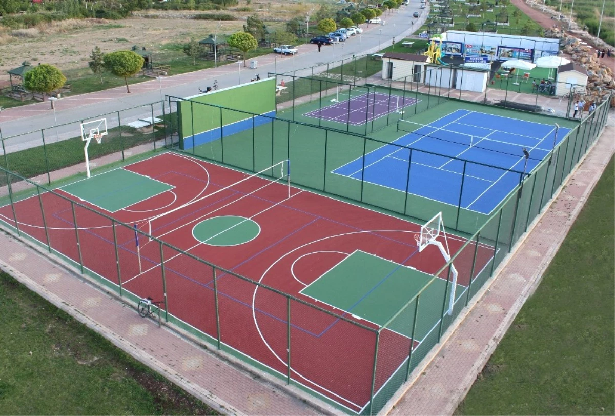 Beyşehir\'in 27 Mahallesine Çok Amaçlı Spor Sahası