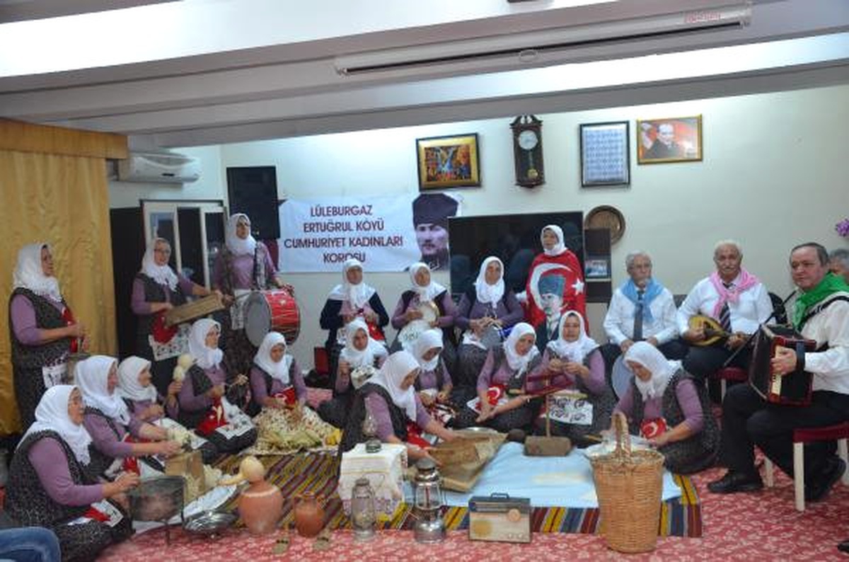 Cumhuriyet Kadınları Korosu\'ndan Huzurevi Sakinlerine Konser