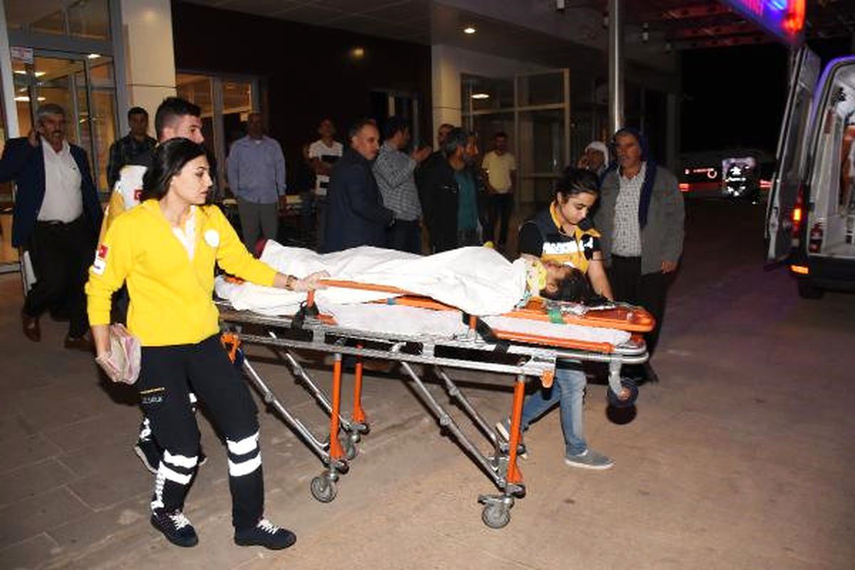 Devrilen Otomobilde 9 Aylık Bebek Öldü, 6 Yaralı
