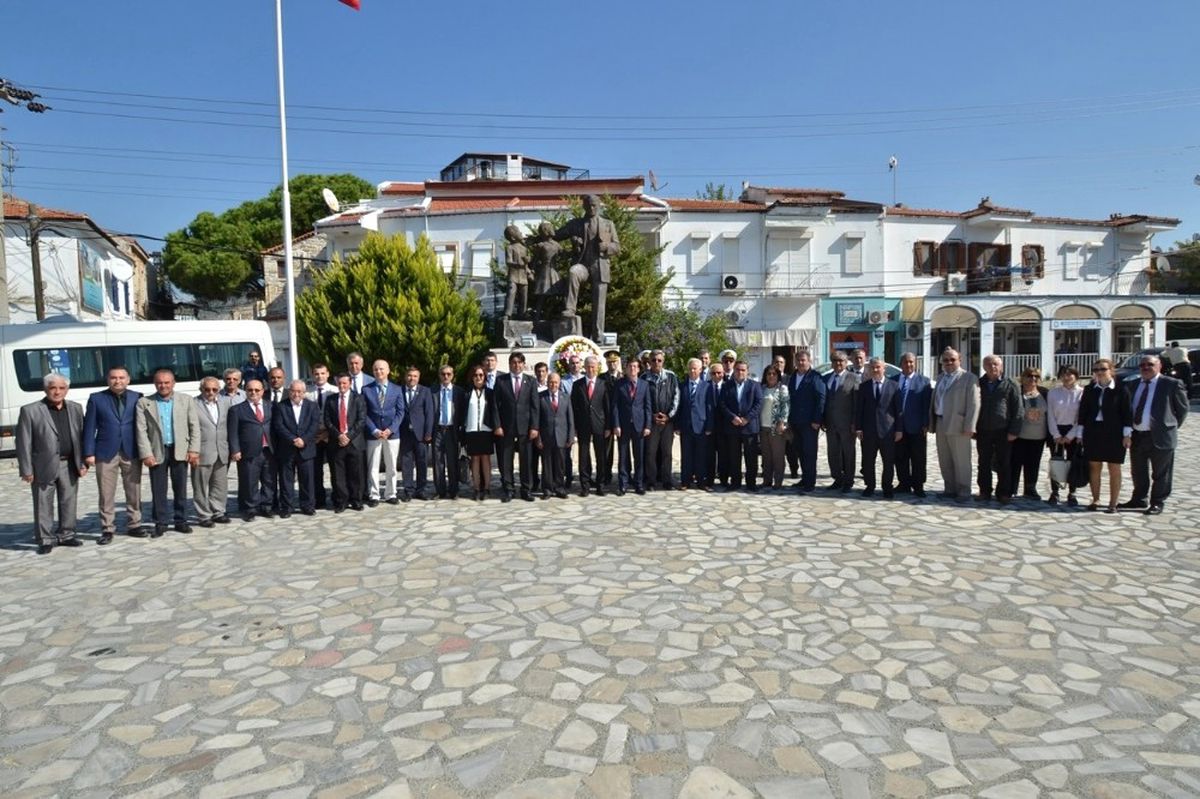 Foçalı Muhtarlar Muhtarlar Günü\'nü Kutladı