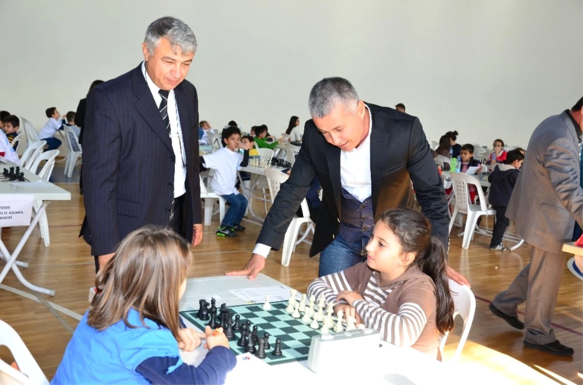 Manavgat Belediyesi\'nden 29 Ekim Satranç Turnuvası