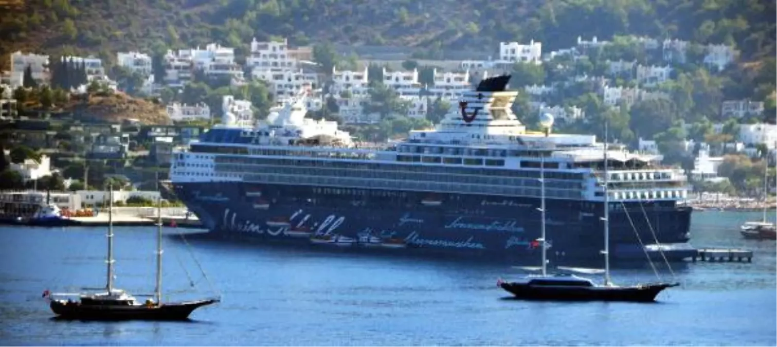 Mein Schiff 2, Bodrum\'a Sezonun Son Seferini Yaptı