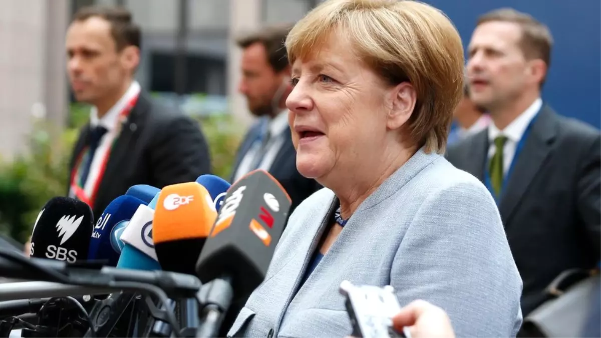 Merkel: Türkiye\'de Hukukun Üstünlüğü Tamamen Yanlış Bir Yöne Gidiyor