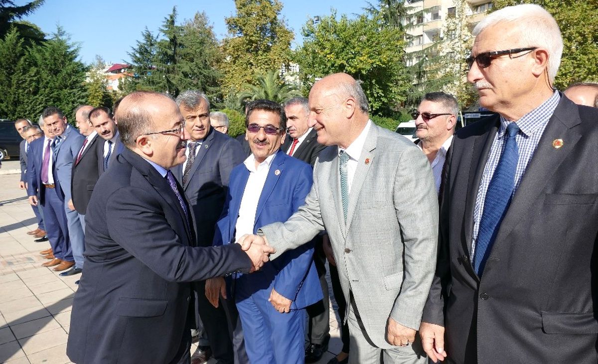Muhtarlardan Başkan Gümrükçüoğlu\'na Ziyaret