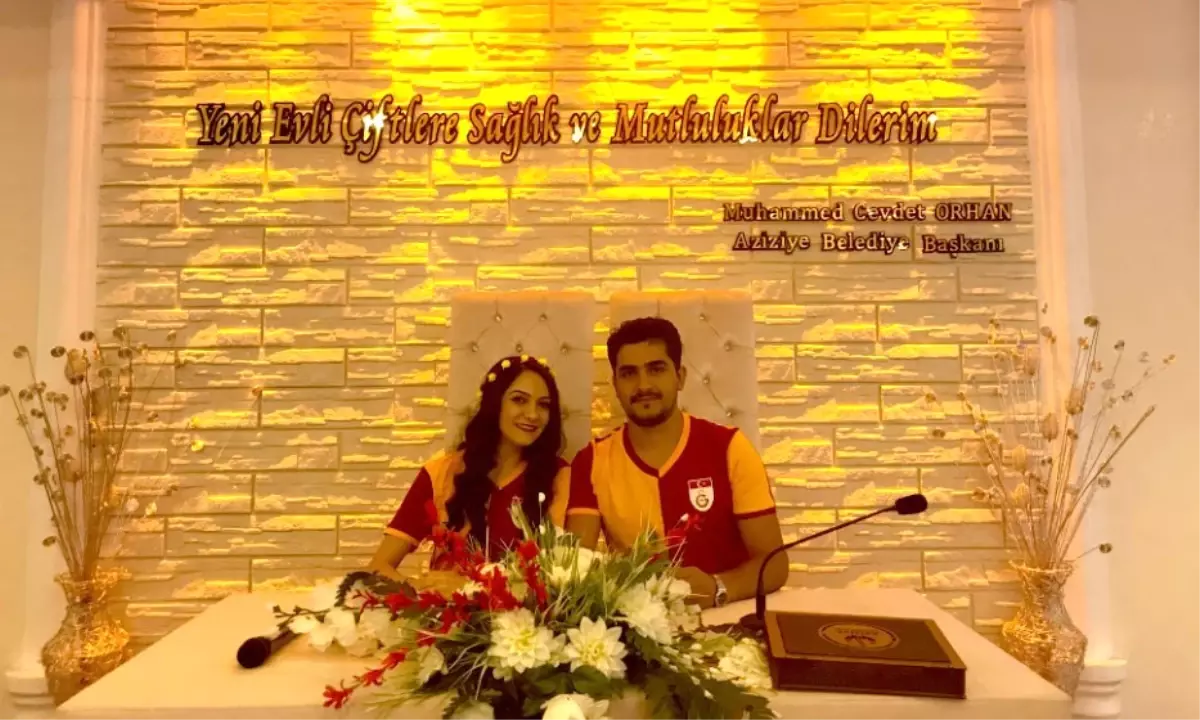 Nikah Masasına Galatasaray Formasıyla Oturdular