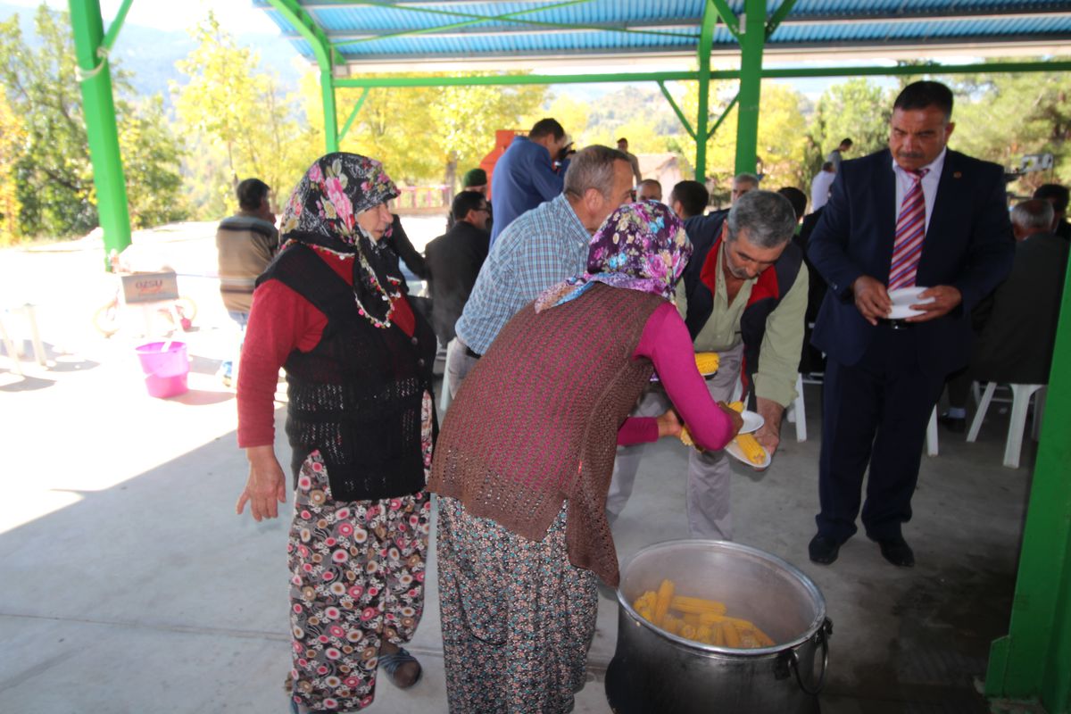 Sındırgı\'da Muhtarlar Gününde Farklı Bir Birliktelik Gerçekleşti