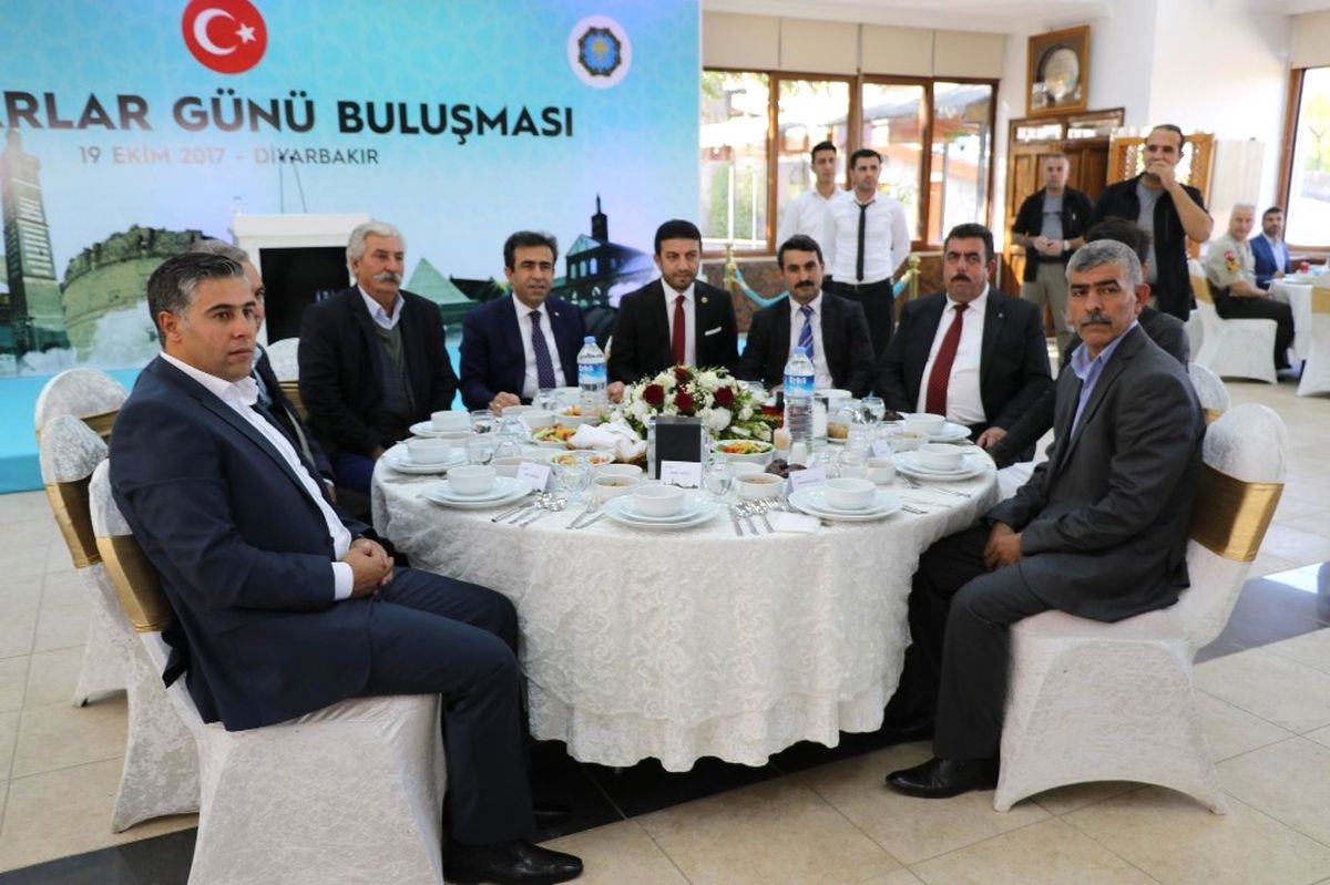 Vali Güzeloğlu Muhtarlarla Bir Araya Geldi