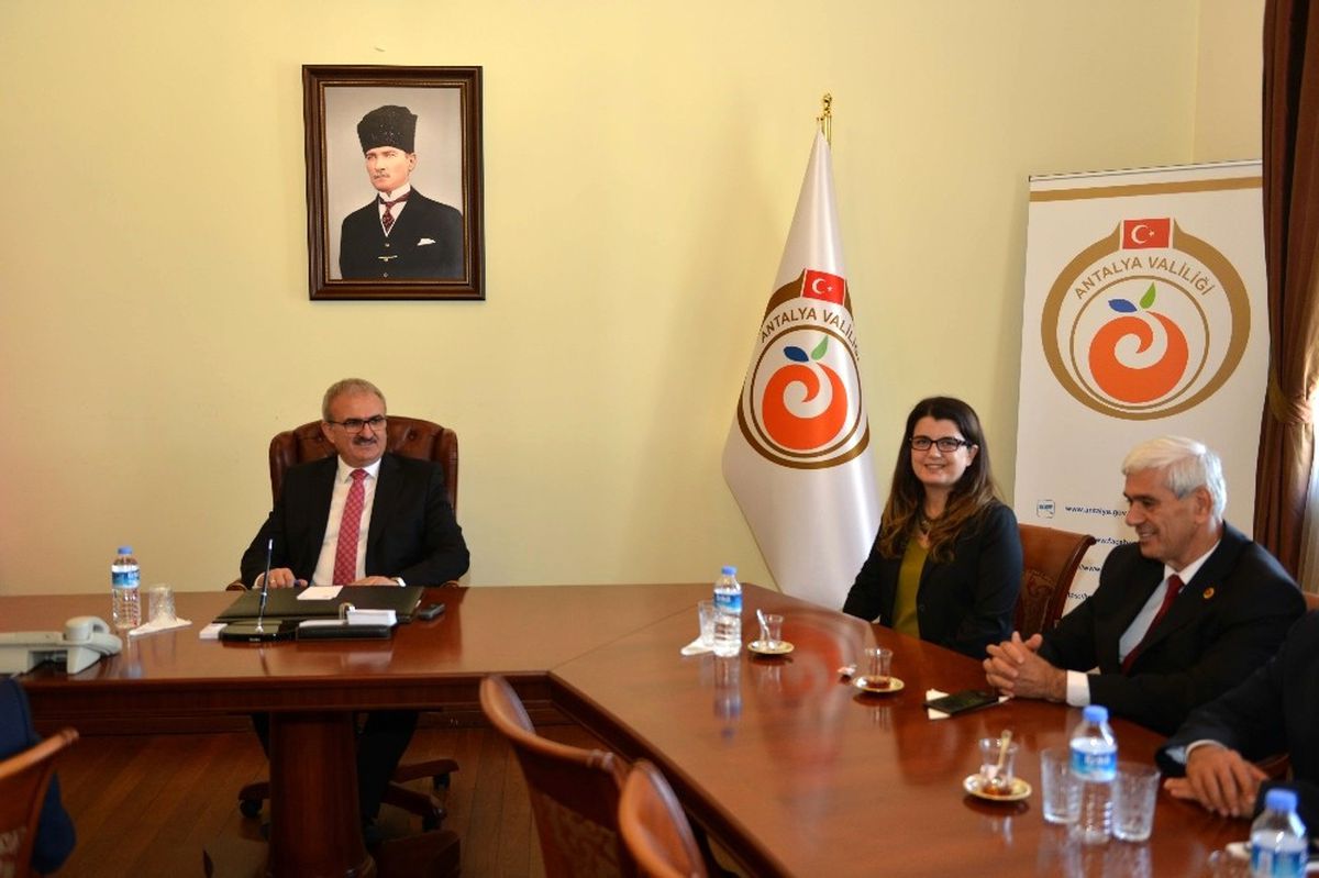Vali Karaloğlu Muhtarlarla Bir Araya Geldi