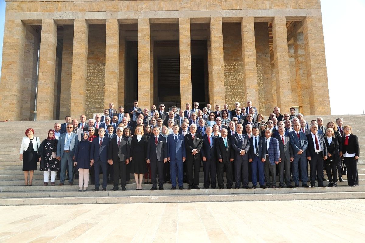 Vali Topaca ve Muhtarlar Anıtkabir\'de