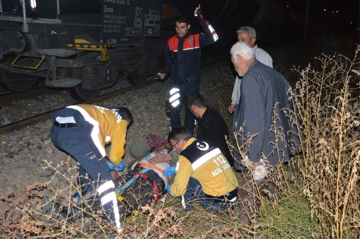 Yük Treninin Çarptığı Alkollü Şahıs Yaralandı