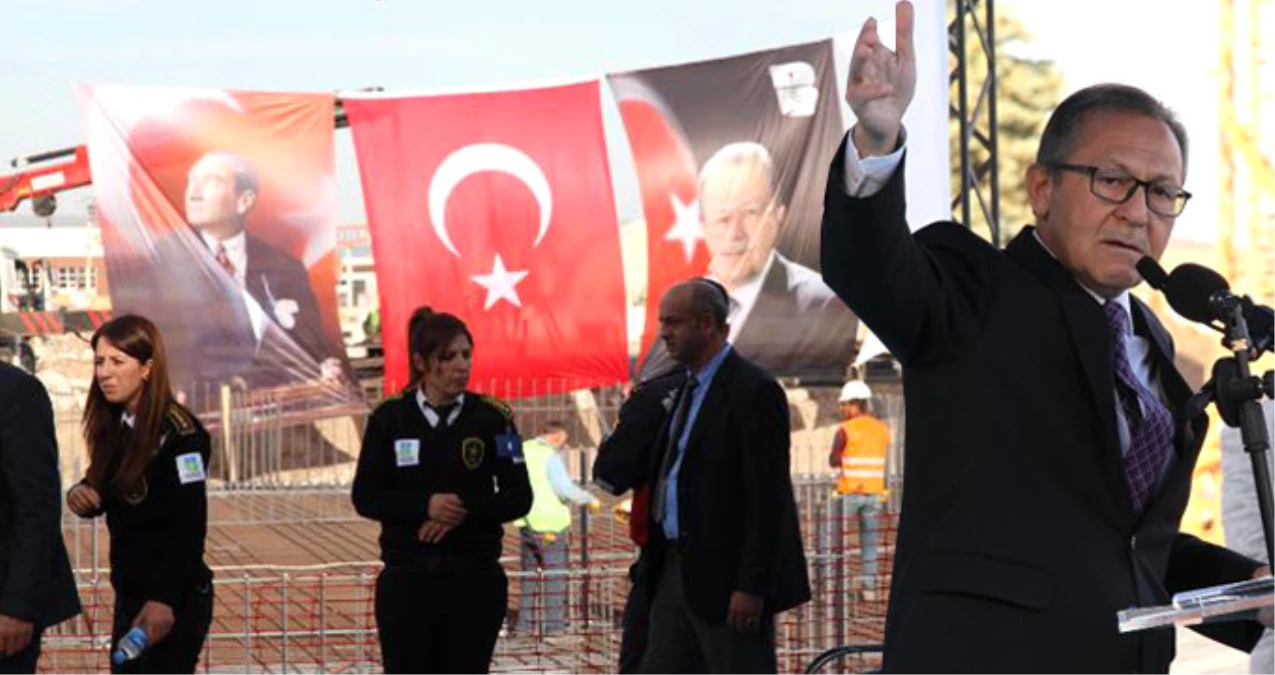 Topun Ağzındaki Balıkesir Belediye Başkanı, İstifa Sinyali Verirken Erdoğan Posteri Asmadı